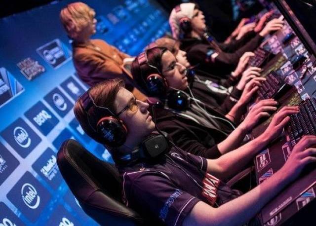 他在过去一 他在过去一